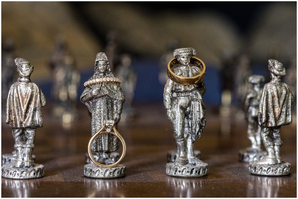 Many photographers bring entire kits to help style their details, but we prefer to style ours with things that "naturally occur" in your day. For example, this awesome chess set from Colleen's parents' home! bit.ly/3F4l0Qs