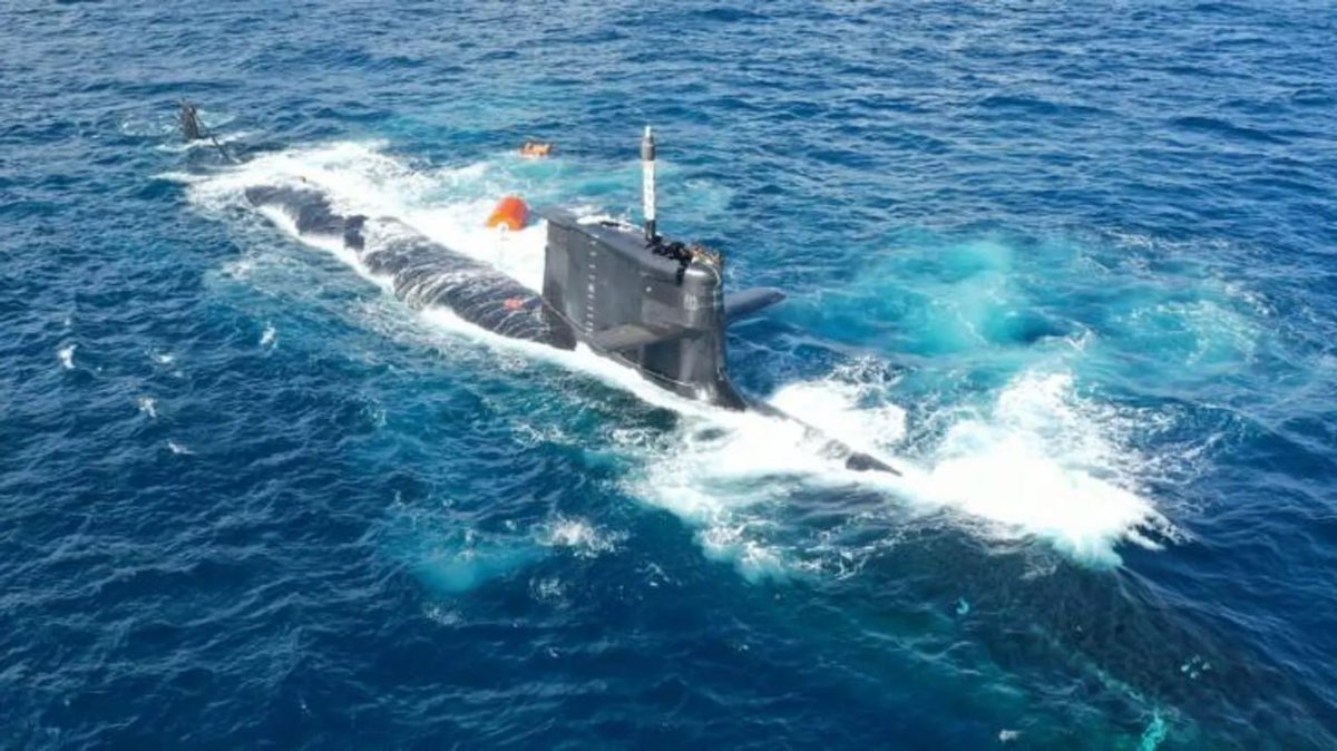 🇪🇸 El submarino español S-81 #IsaacPeral realiza su primera inmersión

En cuanto a las características del S-81, es un submarino altamente automatizado. Permite ser operado por una tripulación reducida (32 marinos y 8 plazas para el embarque de personal adicional). 

Además,…