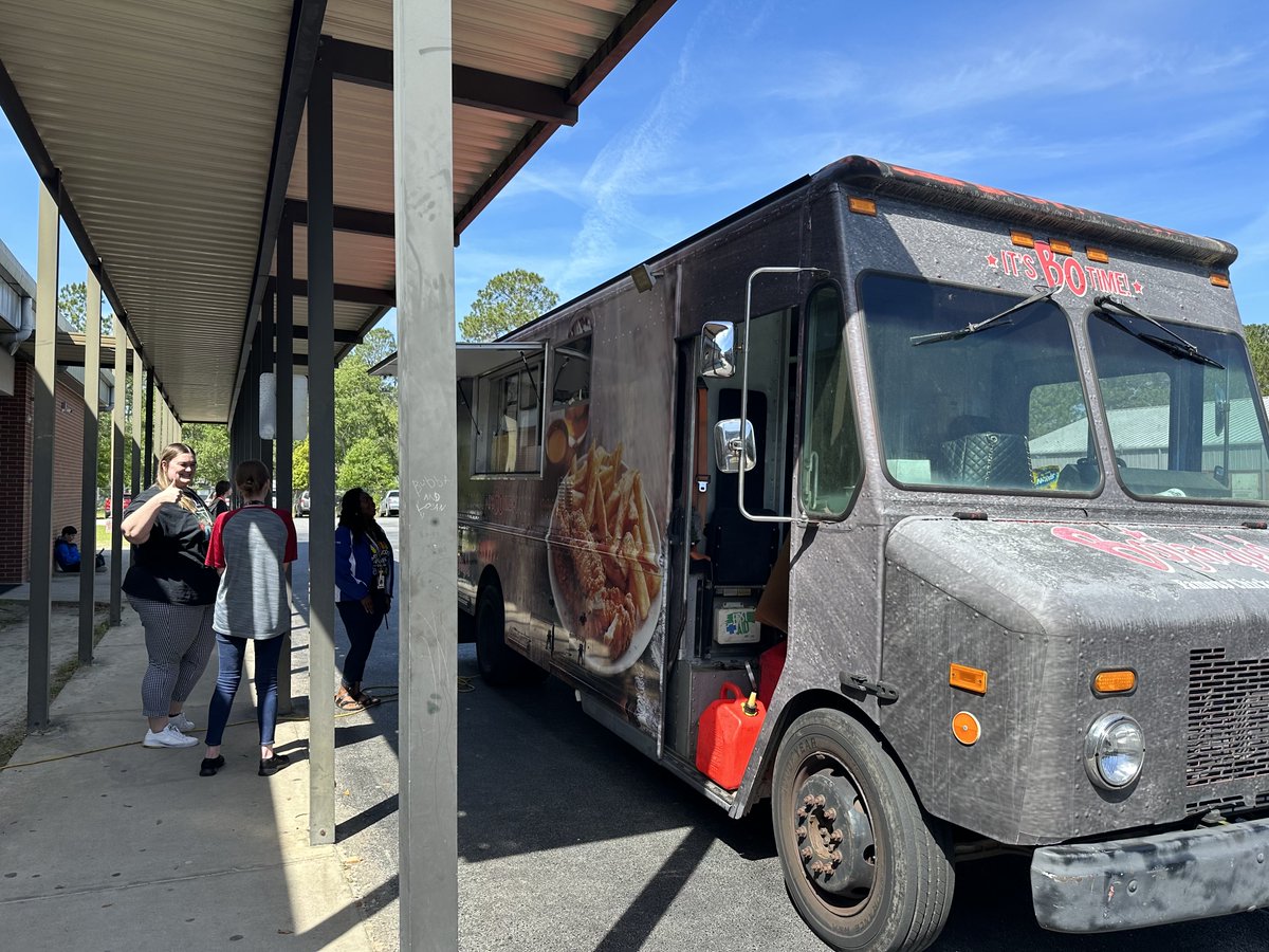 Lowndes Middle tweet media