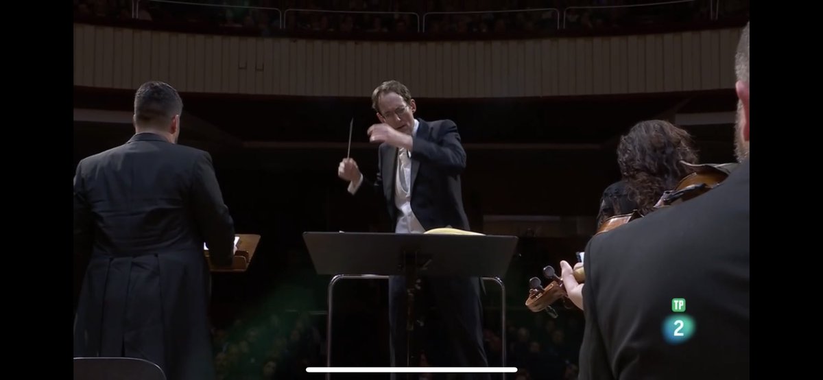 pablosiana's tweet photo. Bravi #RequiemVerdi solistas @M_UrbietaVega @NFHerrera Antonio Poli y Tadas Girininkas con @OCRTVE @MarcoeLeonDeOro 🎓@pgconductor viernes de dolor en @la2_tve 👏👏👏👏👏 https://t.co/iqG3FvEFq5