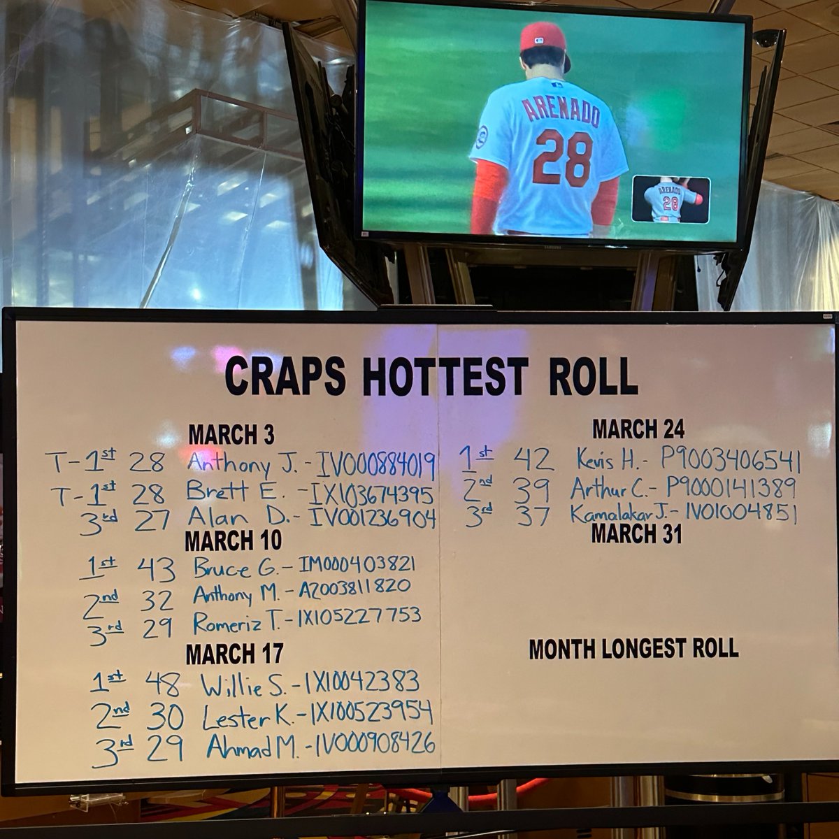 HollywoodSTL's tweet photo. Roll your way over to Hollywood Casino St. Louis tonight! π² The person with the longest roll at the #craps table for the month of March wins $2,000 in Table Play! Do you have what it takes to beat 48 rolls? π₯ #HolyCraps #TGIF https://t.co/kP4SchN5lZ