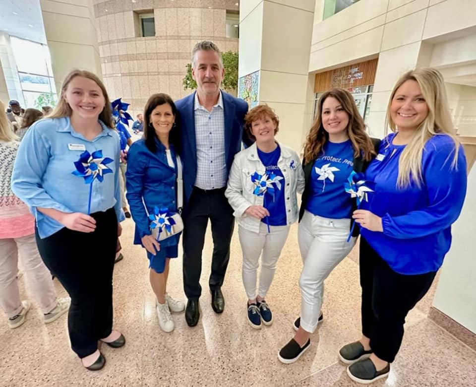 PCANC's tweet photo. Celebrating #WearBlueDay2023 in Charlotte #NC with @Panthers Head Coach Frank Reich &amp; Linda Reich, co-founders of @kNOTTODAYfdn, @PatsPlaceCAC, @Meck4Kids, @CharMeckDA, @ArtsEmpower, @YMCACharlotte, and many other community members &amp; partners!

Thanks to all for coming out today! https://t.co/zBvtbak1aq