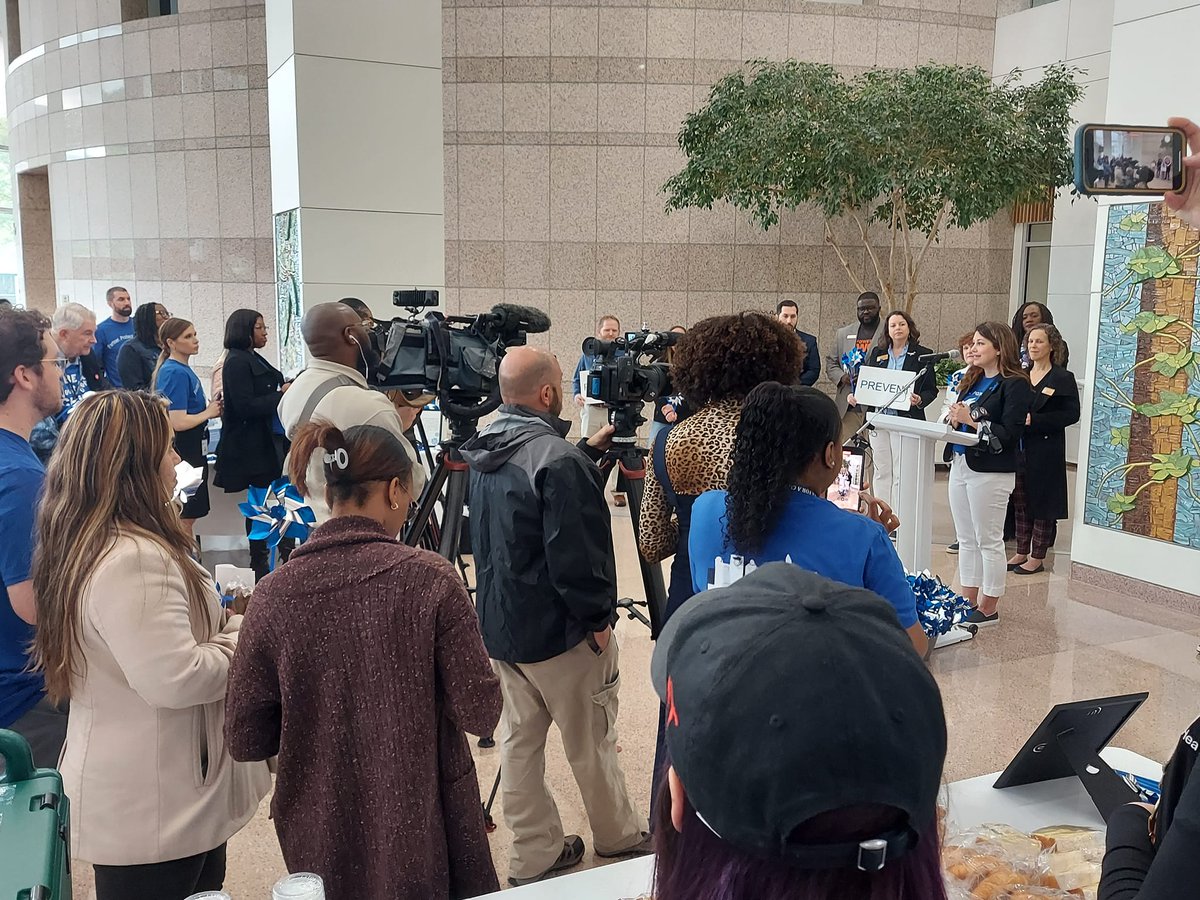 PCANC's tweet photo. Celebrating #WearBlueDay2023 in Charlotte #NC with @Panthers Head Coach Frank Reich &amp; Linda Reich, co-founders of @kNOTTODAYfdn, @PatsPlaceCAC, @Meck4Kids, @CharMeckDA, @ArtsEmpower, @YMCACharlotte, and many other community members &amp; partners!

Thanks to all for coming out today! https://t.co/zBvtbak1aq
