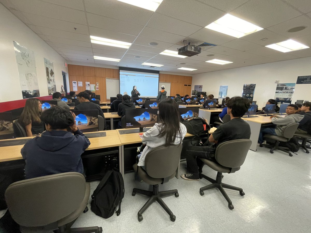 BEACH Juniors explore the trades at LBCC! #linkedlearning #collegeandcareer #trades #longbeachpromise @Pathways_LBUSD <a href="/mcrowderjones/">Michael Crowder-Jones</a> <a href="/polyjackrabbits/">Poly Jackrabbits</a>