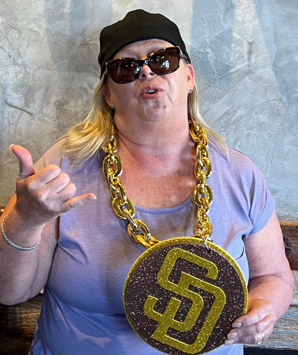 Come to #OggisDelMar to cheer on the #SanDiegoPadres this year.  Awesome food, great beer, fun atmosphere &amp; a fab place to watch with friends &amp; family.
#GoPadres #GoPads