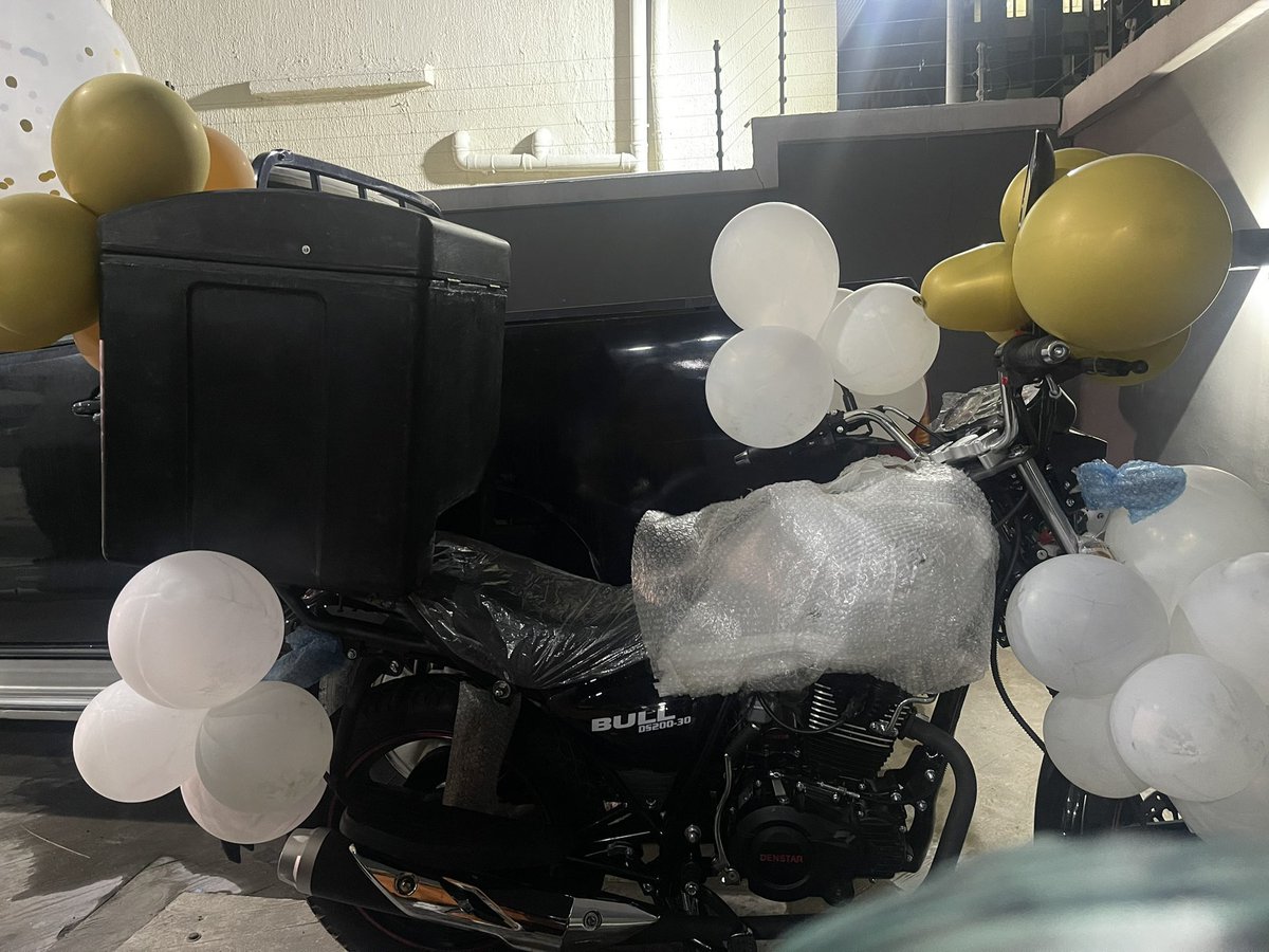 LiquorNessa's tweet photo. A motorbike for Liquorose for Logistics delivery, omo. 🔥🔥🔥🔥
Lions are a special kind of breed…Their Love is SURREAL🤧…

WORLD LIQUOROSE DAY
MUFASA IS 28
TIMELESS LIQUOROSE 
LIQLEVEL 28 IS HERE
#HappyBirthdayLiquorose https://t.co/mFyMVgCel6