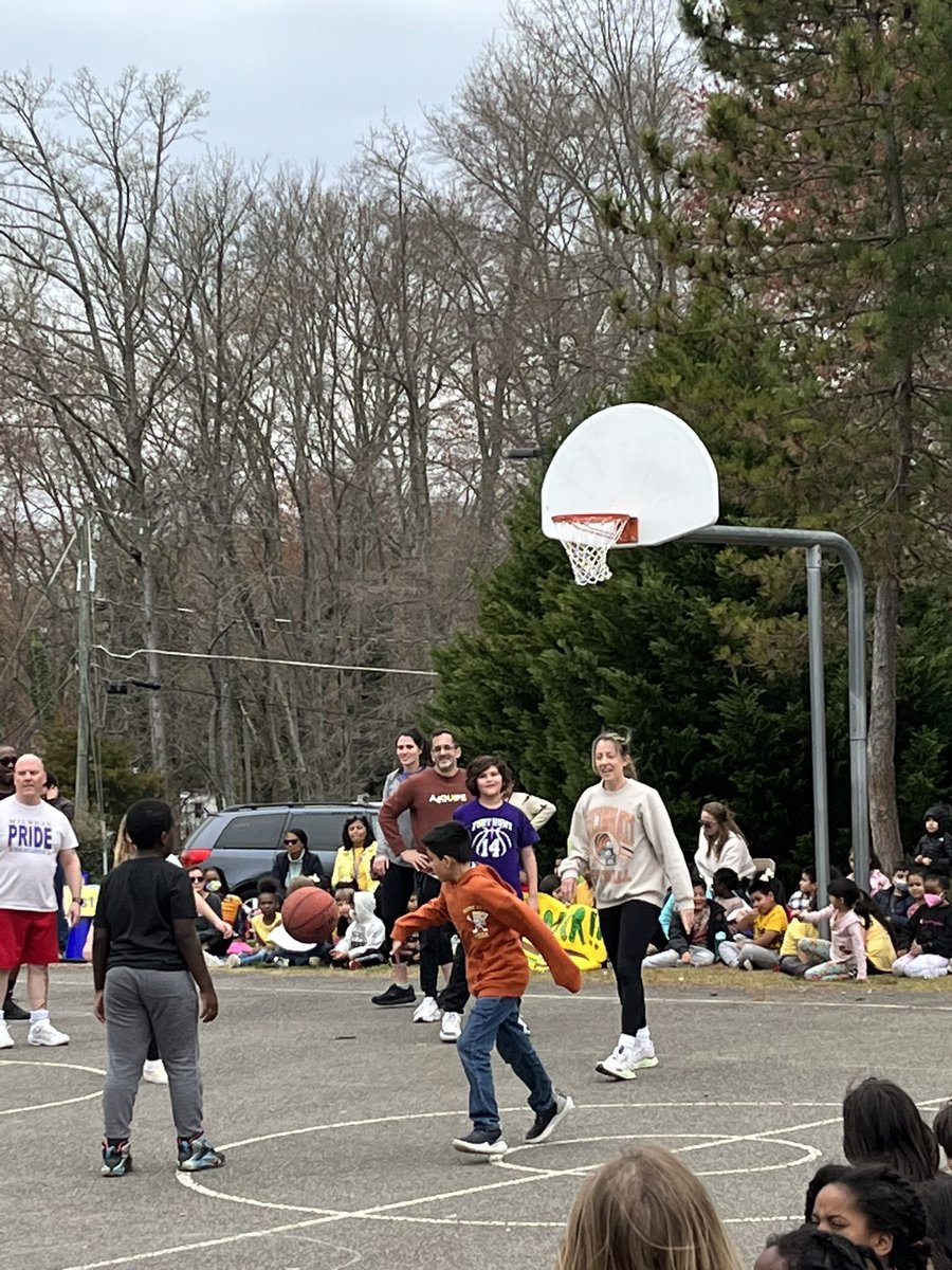 Laura C. Elliott tweet media