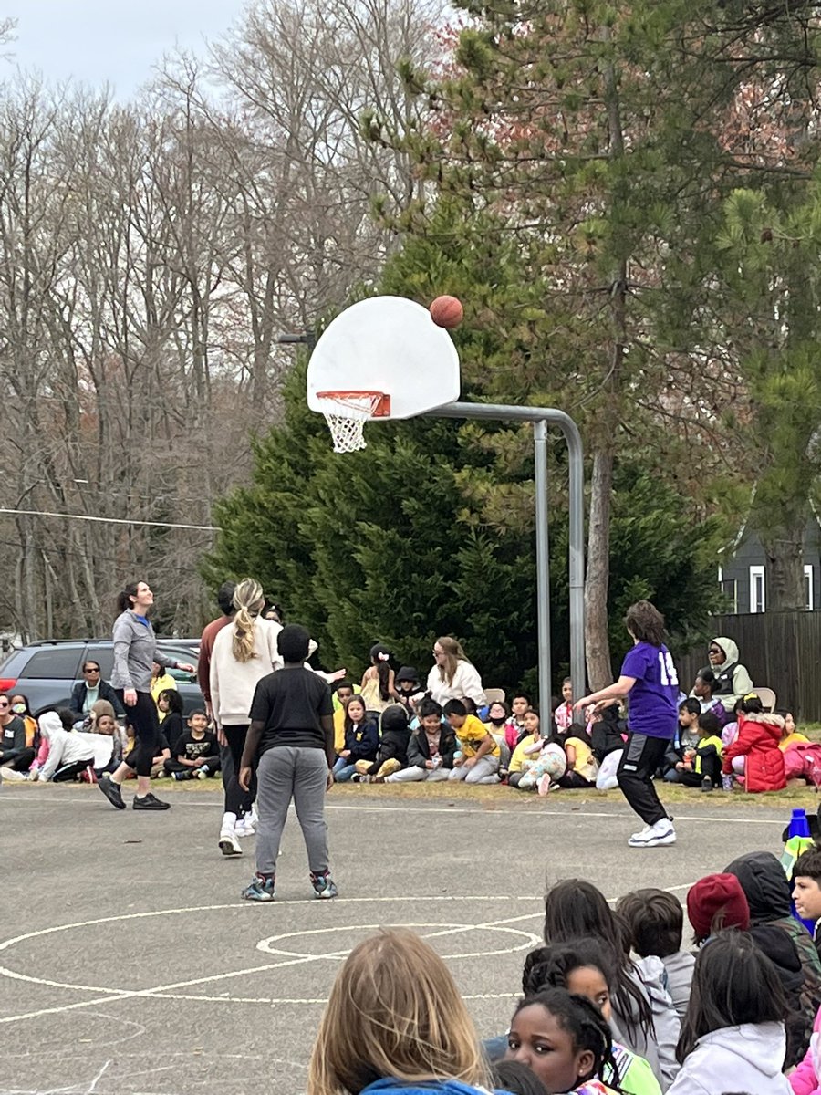 Laura C. Elliott tweet media