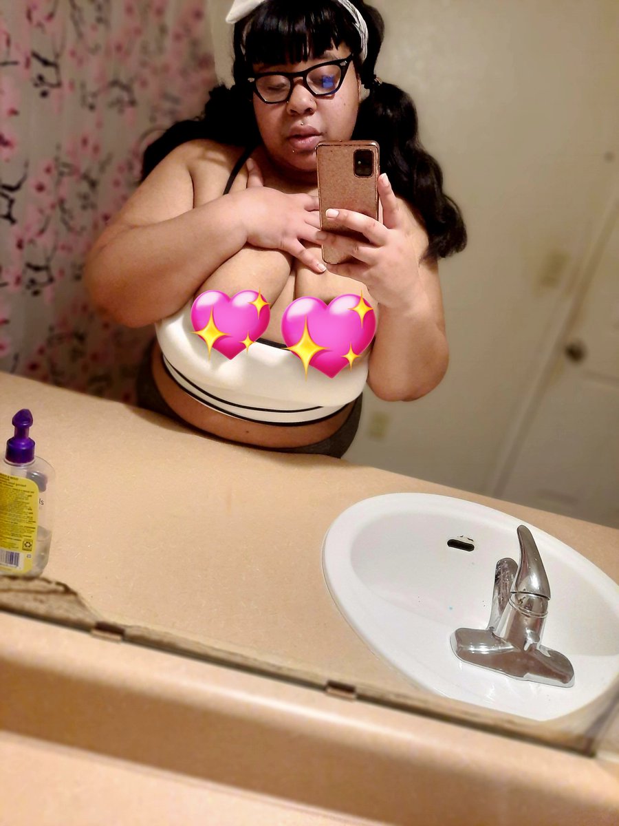 novemberbbw's tweet photo. Happy Friday! Just got back from the gym and im ready for you to be in my DM's 😏

Get some vids and/or uncensored photos( like these) hurry to my DM's &amp; Cum get you some goodies! https://t.co/Tn9dfNNouP