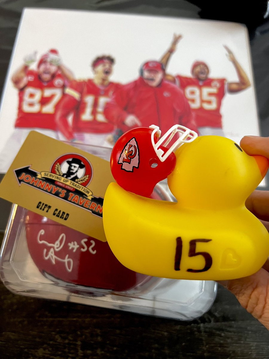 JBside13's tweet photo. FollowME + @ArtbyCaitlyn + @TSEKansasCity + @JohnnysTaverns &amp; RT♻️this video for you chance to win..

The SOLD OUT Kings Art print created by Art🤩Superstar or a✍️mini helmet of @creed_humphrey both come with Johnny’s GCs🍺on 4/3 #ChiefsKingdom 

#DuckRaces 3 year Anniv. is here! https://t.co/CztljiiHO8