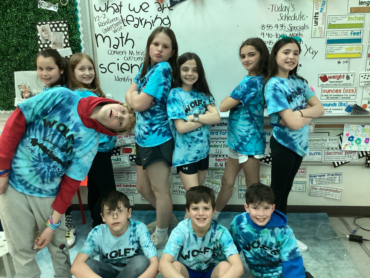 _mrswolf5's tweet photo. So many  #aNAISing things going on in 5th grade…  tie  dying,  having  a  guest  reader  to  make  us  stop  and  think  about  kindness  and  careers  for  a  little,  and  of  course working  really  hard  in  Math! https://t.co/VXEVCTy0ni