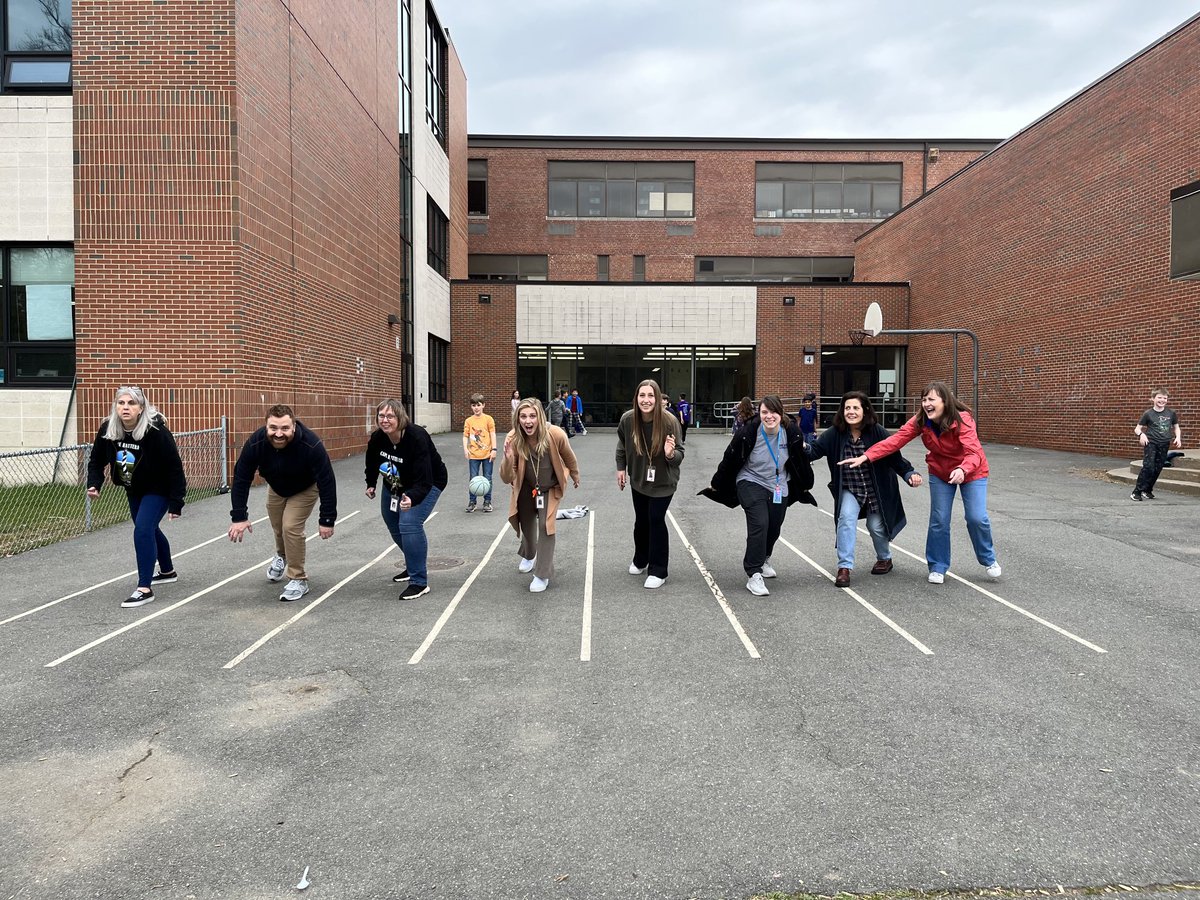 4th grade is ready for spring break. #run4yourlives ⁦<a href="/os_tigers/">Oak Street Elementary</a>⁩