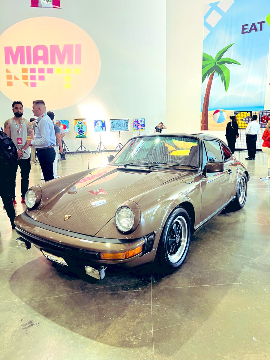 melmedina305's tweet image. So much fun being at #day1 of @MiamiNFTweek 💫 Congrats to the whole team!! #MiamiTechMonth is officially here! 👏 @eMergeAmericas