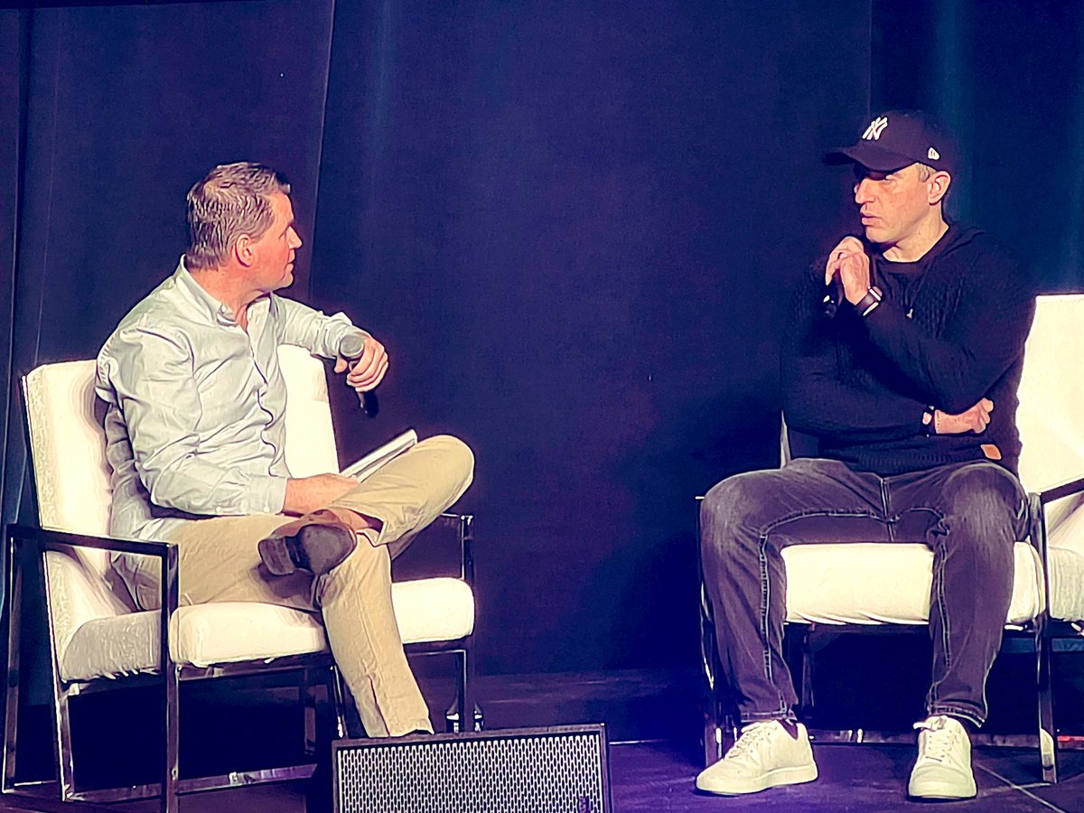 melmedina305's tweet image. So much fun being at #day1 of @MiamiNFTweek 💫 Congrats to the whole team!! #MiamiTechMonth is officially here! 👏 @eMergeAmericas