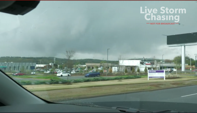 LoopsSr's tweet photo. Tornado on the ground in little rock via Brett Adair! @NWSLittleRock https://t.co/C5jEtTe35W