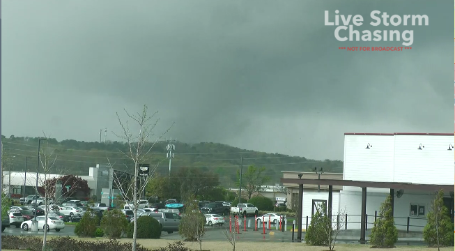 Tornado on the ground in little rock via Brett Adair! <a href="/NWSLittleRock/">NWS Little Rock</a>