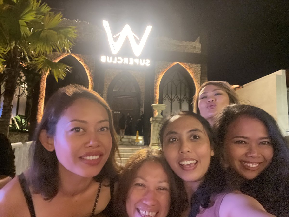 RengginangKG's tweet photo. Girls just wanna have fun!
@PforPaulina @Acraze___
#tissuebasah #respectweni
Shame on you @FeriAngriyawan 😂 https://t.co/RcKZJVWS1a