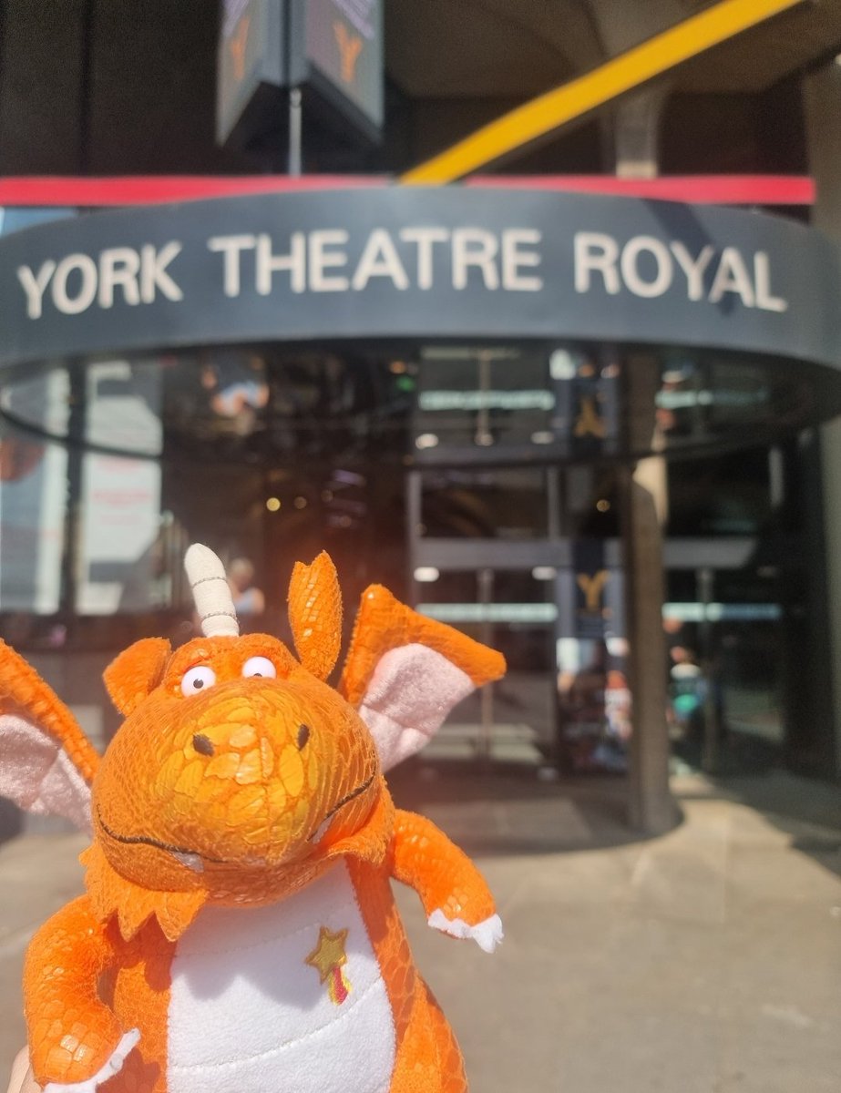 We loved seeing Zog live today at <a href="/YorkTheatre/">York Theatre Royal</a> 

You can catch the show tomorrow too (Sat 1st April) at 10.30, 13.30 &amp; 15.30 

yorktheatreroyal.co.uk/show/zog/

(PR tickets) #zoglive #visityork #kidstheatre