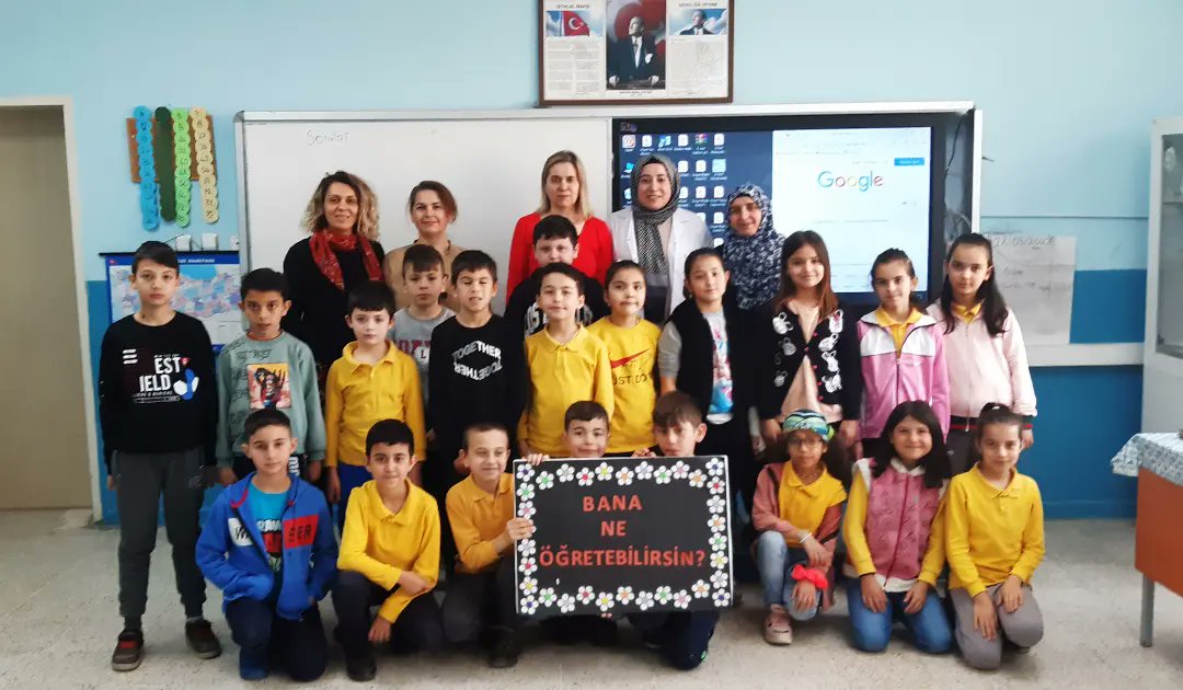 VeliogluCaycuma's tweet photo. Mezun öğrencimiz Dr.Gamze TOPCU okulumuza gelerek 'Bana Ne Öğretebilirsin?' projesi kapsamında doktorluk mesleğini anlattı. Tansiyon aleti ve stetoskobu tanıttı. @tcmeb @ZonguldakMEM @zuleyhaaldogan @caycumakymkligi @caycumailcemem @ismailbas67 https://t.co/3XneErRtRv
