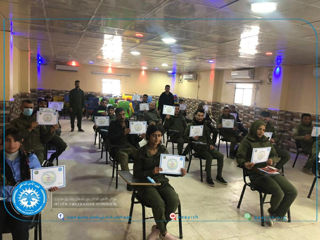 Asayish_Asayis's tweet photo. #قوى_الأمن_الداخلي
#شمال_وشرق_سوريا
تخريج دورة تدريببة خاصَّة بالإسعافات الأولية
#Hêzên_Ewlekariya_Hundirîn
#Bakur_Rojhilatê_Sûriyê
Dewreya perwerdehiya alîkariya sereke hat bi dawî kirin
https://t.co/NOShQC5VFr https://t.co/NPQzDtP9jL