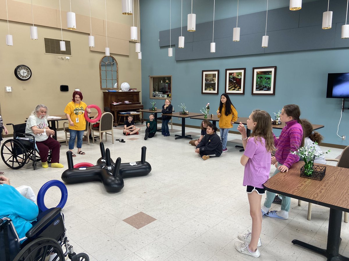 jangr6's tweet image. What a great time at Nodaway Nursing home!  My TA ROCKS!! #spoofhoundpride