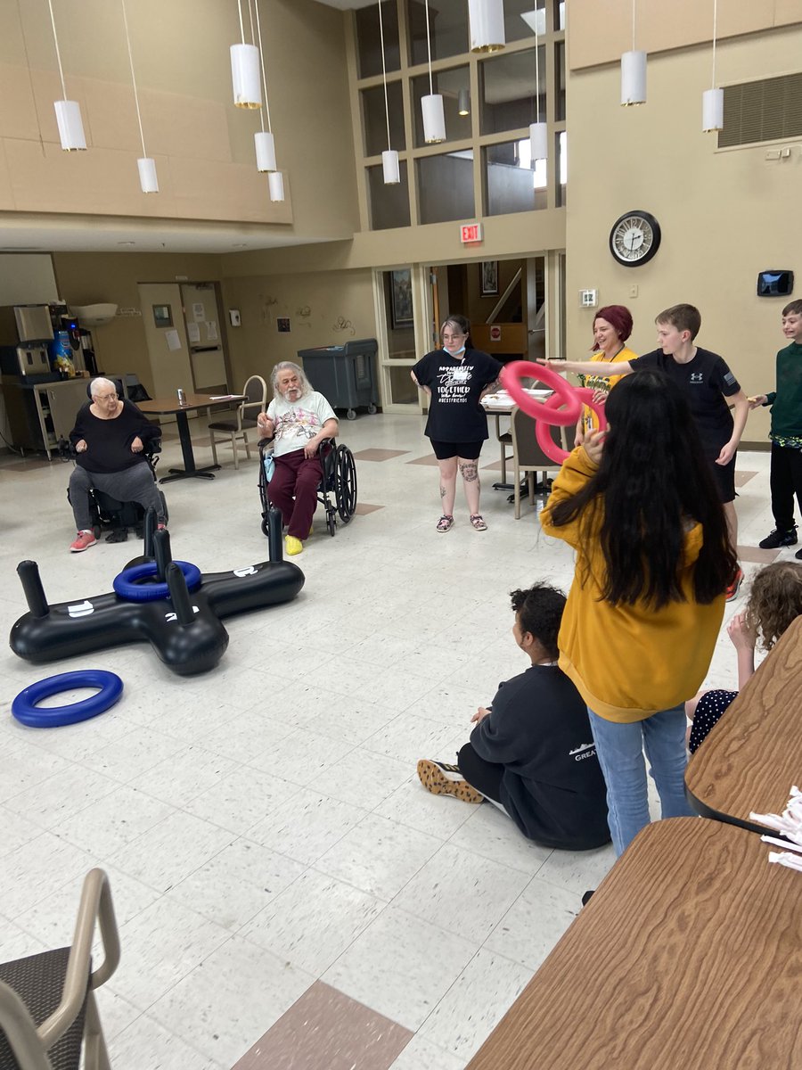 jangr6's tweet image. What a great time at Nodaway Nursing home!  My TA ROCKS!! #spoofhoundpride