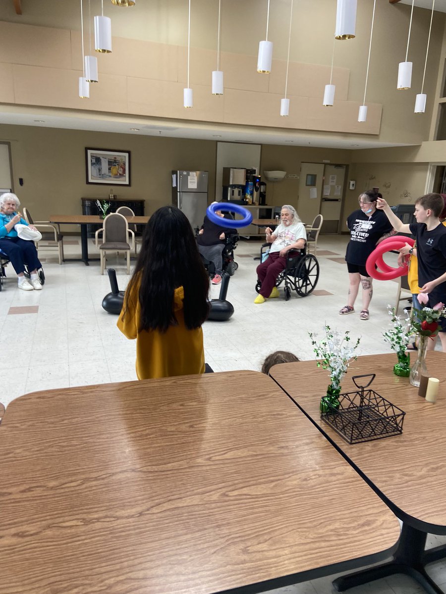 jangr6's tweet image. What a great time at Nodaway Nursing home!  My TA ROCKS!! #spoofhoundpride
