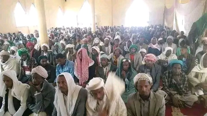 Mohamme15748622's tweet photo. #ትግሉ_ተቀጣጥሎል_ጃማ
****
👇👇👇
በደቡብ ወሎ ዞን ጃማ ወረዳ የሚገኙ ሙስሊሞች በዛሬው በወረዳው በሚገኘው ታላቁ የጡባ መስጂድ ላይ መጅሊስን በተመለከተ ተቃውሞ አሰምተዋል ‼️
👇👇👇
ከተሰሙት መፈክሮች መካከል ፦
#ወኪሎቻችን እነ ሙፍቲ ናቸው ‼️ https://t.co/iTmB4vnVyO