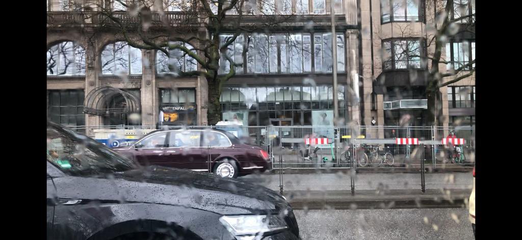 De Prinz kütt. Also de Künning.