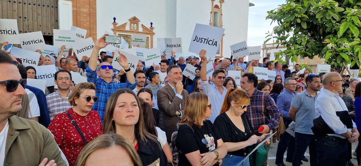 psoemoguer's tweet photo. 🫐🍓 Gustavo Cuéllar y su equipo han acompañado a los agricultores de #Moguer en la manifestación convocada en #Rociana en defensa de la #agricultura y de tantas familias que viven de ella.

✅ Sigamos defendiendo los más de 50 años que han construido nuestra tierra. https://t.co/WiIpthHa9N