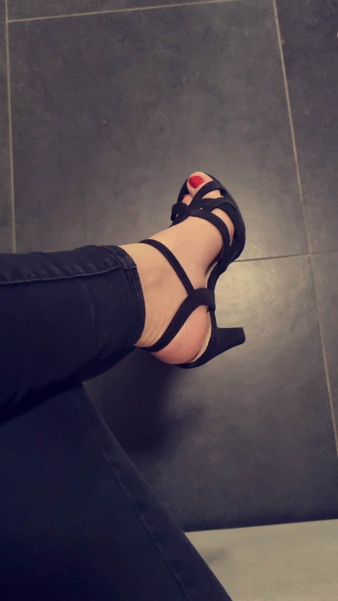 couplehotx's tweet photo. Ta place est à genoux et à mes pieds 🐶

https://t.co/n3iaGZljYb

#moneyslaves #cochonne #porno #fetichiste #soumis #voyeur #coquin #sexe #moneyslavesfrance @RTLovingFeet @samdoggy5 @AntoRT34 @Brun0Parent @promoslave https://t.co/5uOa2jMiLh