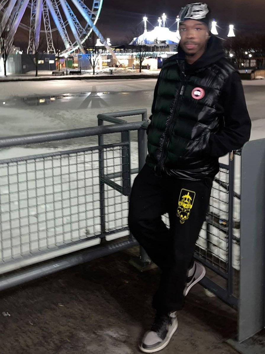 absplash_'s tweet photo. Its was a blur ... still moving 
🛫🎡🇨🇦 https://t.co/aR0KdPZdGu