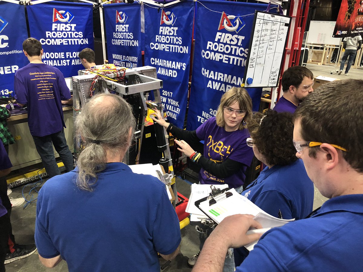 Amanda chatting with Judges on how our robot functions. @BSCSD @NYTVFRC