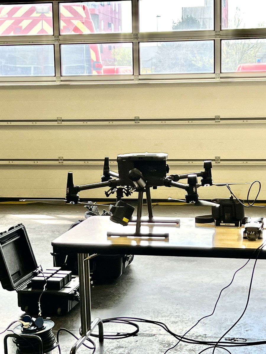 EricPenne's tweet photo. Recyclage Offsic pour la zone Sud-Est , #Drones , Bulles de communication  #fenics , Postes de commandement, remorque satellite , #RRF 
Échanges riches entre officiers  SIC et les personnels Sic 👍 @coz_sudest https://t.co/zcZSrpBNAf