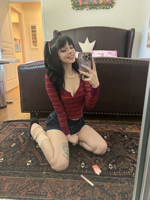 Shooting for @ATKGirlfriends today 💗 https://t.co/TqcFF8AUxh<a class="tags" href="/tag/atkgirlfriends">@atkgirlfriends</a><a href="/tag/mvsales"class="tags"><span>#mvsales</span></a>