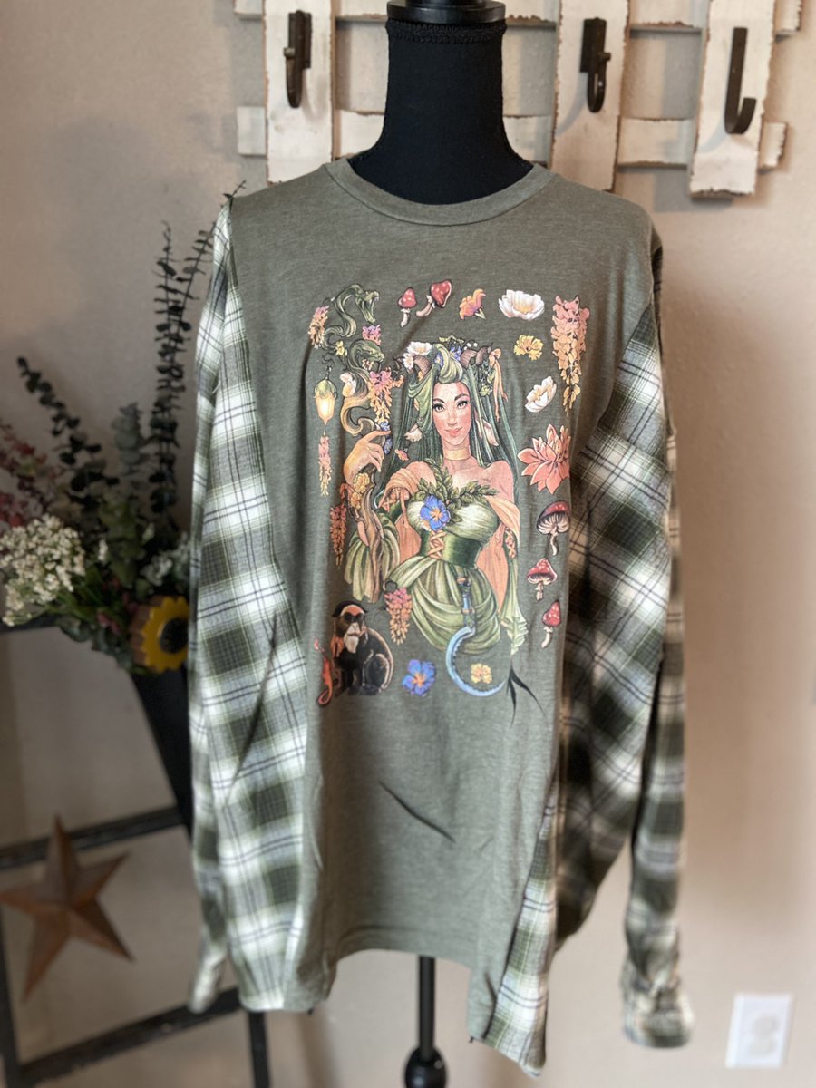 MystiKeyta's tweet photo. New shirts dropping tomorrow! 

Here’s a 🧵

First up is #Fearne from #CriticalRole 

Link in bio https://t.co/HKcPKPXASI
