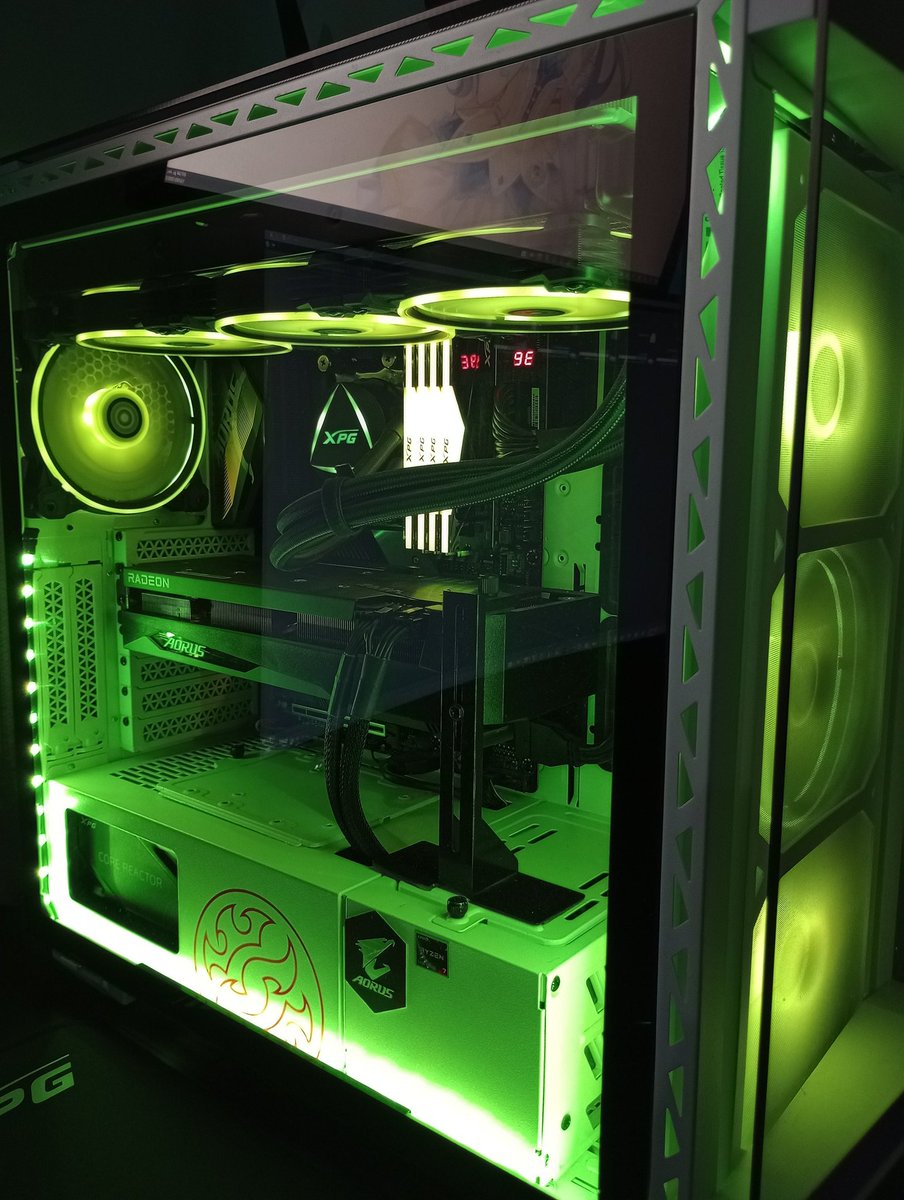 LuiggyRE7's tweet photo. @aorus_es AORUS X570S Master y una RX 6750XT AORUS Elite. https://t.co/V6GmH87daJ