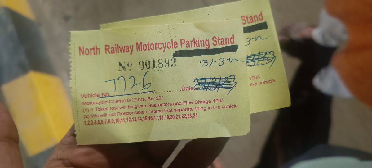 ashish_csengg's tweet photo. @RailMinIndia @AshwiniVaishnaw dear railway i am at janghai (JNH) railway station and want to use motorcycle parking facility..can you pls confirm the fix rate by railway..

They are taking 20 rupees for 1 hour and saying we got tender approval of 48 lakh https://t.co/fkyLrjYhqB https://t.co/8GSX1FRlM8