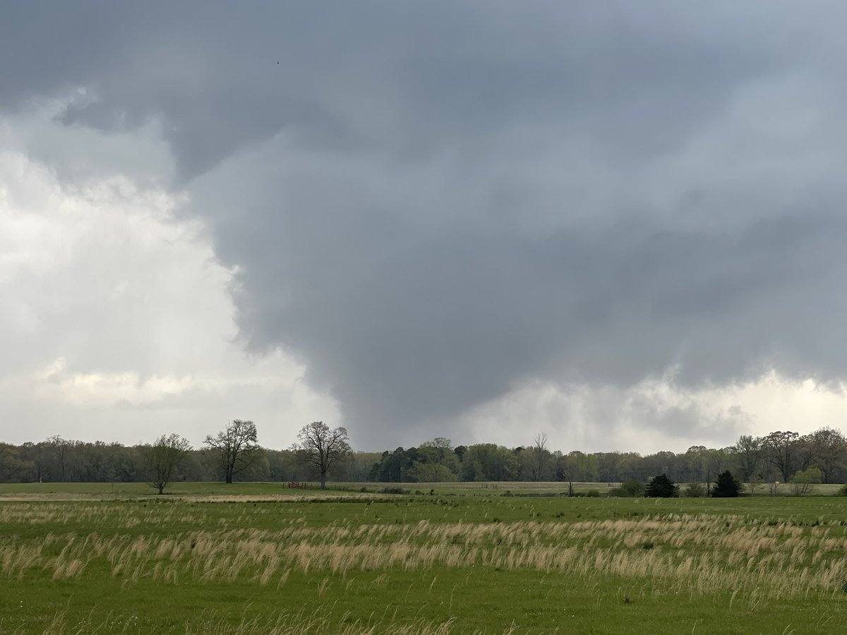 Steve on Twitter "RT andrewmotes1 Tornado on the ground headed for
