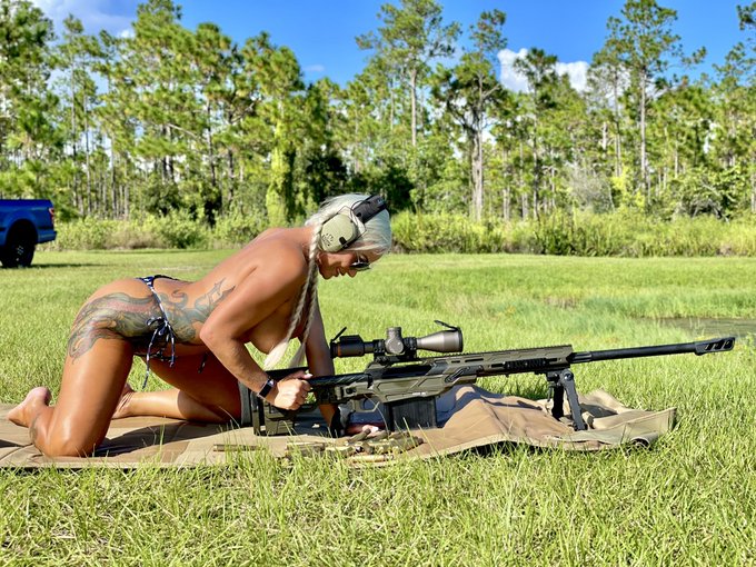 Make #FreedomFriday great again.
😎🇺🇸
#girlswithguns #bikinis #Trump #🇺🇸 https://t.co/VvqwYdjkCS