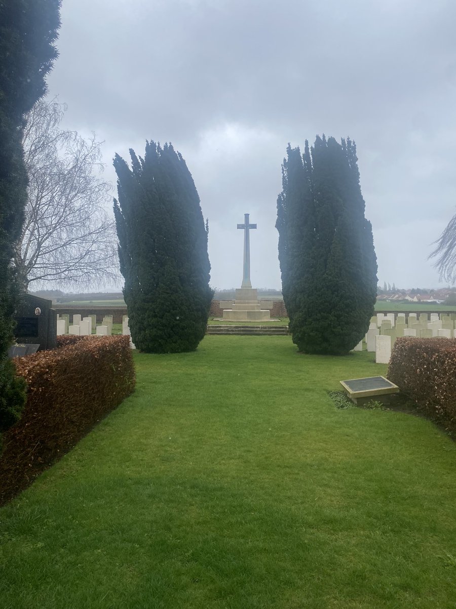 STACShistory's tweet photo. A visit to our final cemetery to lay a poppy, cross and flags in Honour of Ernest Wedlock, our attendance officer Mrs Alder’s great grandfather. 🇬🇧#WeWillRememberThem https://t.co/oc4P40UkTw