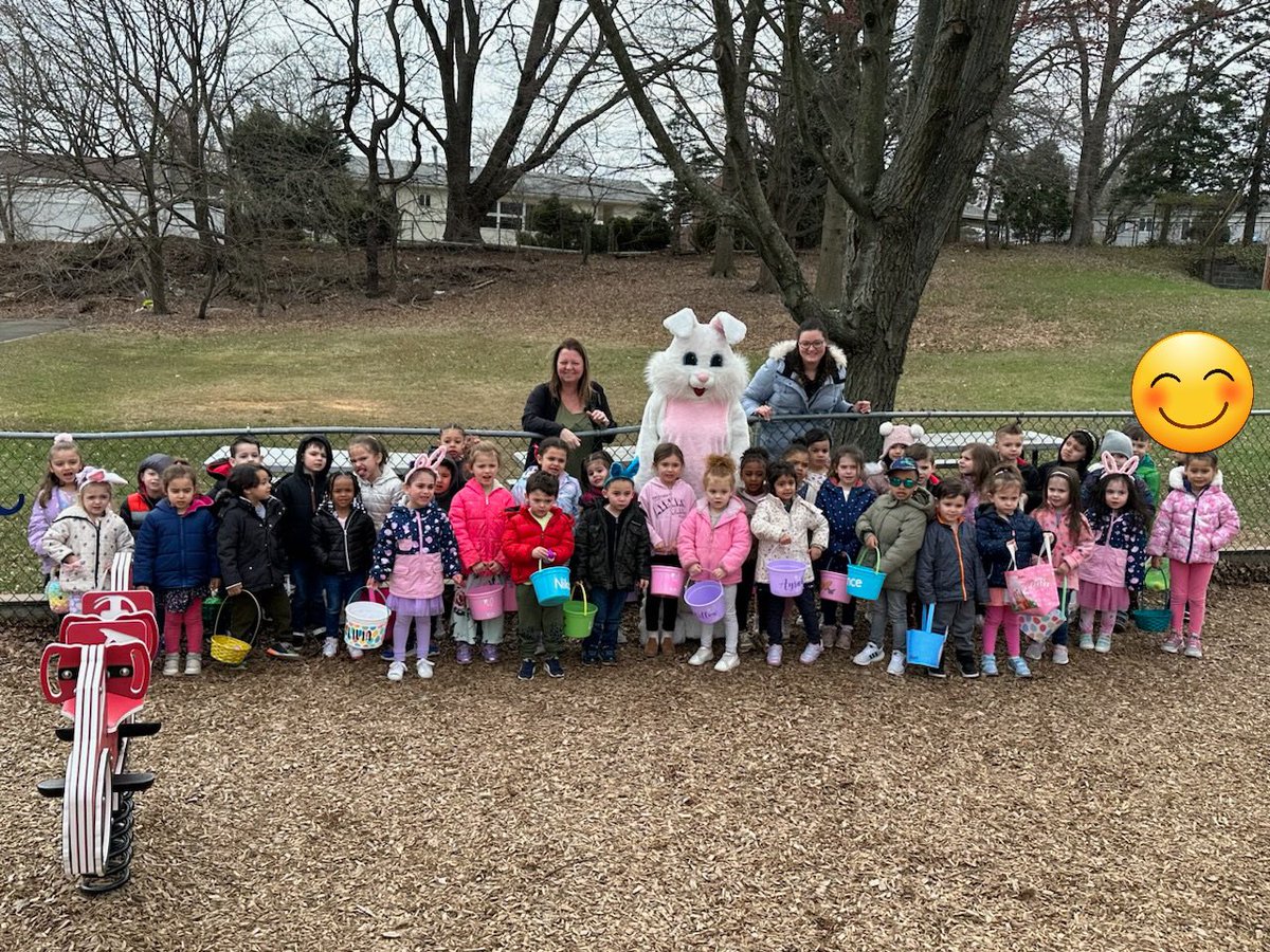 The bunny hopped over to Bordentown Ave to visit these preschoolers! We hope everyone enjoys their break!