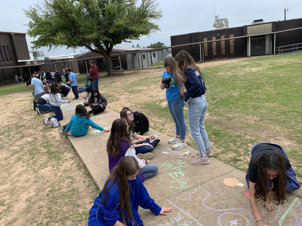 ⭐️More TTFKD Fun with 6th Graders followed by a Chalk Talk activity!  Special thanks to our HS ⁦<a href="/TxSayWhat/">Say What!</a>⁩ members for hosting the event!💜 #majorKEY #TTFKD
