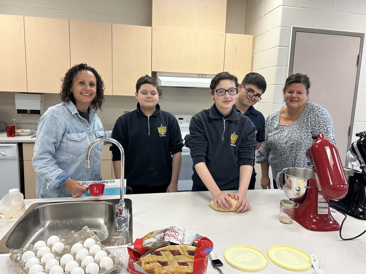 NatalialagByrne's tweet photo. The scent of “Joy” literally filled the halls today - nothing like fresh Easter Bread-Yum! 🍞🐣Our amazing teachers Mrs.DiBratto and Mrs.Cataldo teaching life skills and simply having fun today with a few students. 👏 Busy hands = Calm mind @stmikesbolton ♥️#preparingforEaster https://t.co/SYz11pOprs