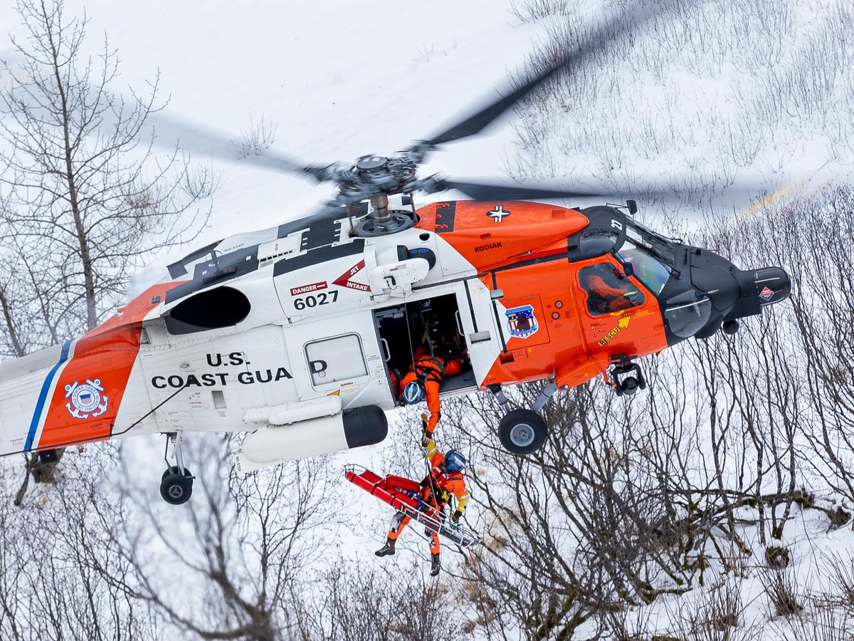 USCG's tweet photo. Hang on just a little bit more....the weekend is almost here! 🙌
(📸 by: AET1 Anthony Morris)
#uscg #semperparatus #flyuscg https://t.co/vD1D2n5UJ6