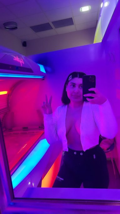 Iti plac fetele care se bronzeaza?   A:Da B:Nu   Alege 🔥 https://t.co/S7FAE3zOo5