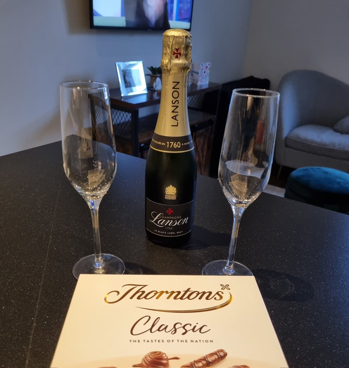 Not sure where the time is going but placement 3 is complete! ✅️ Loved my 8 weeks in the community split between an integrated care service and a frailty support team. So chuffed with my 91% too 🥂