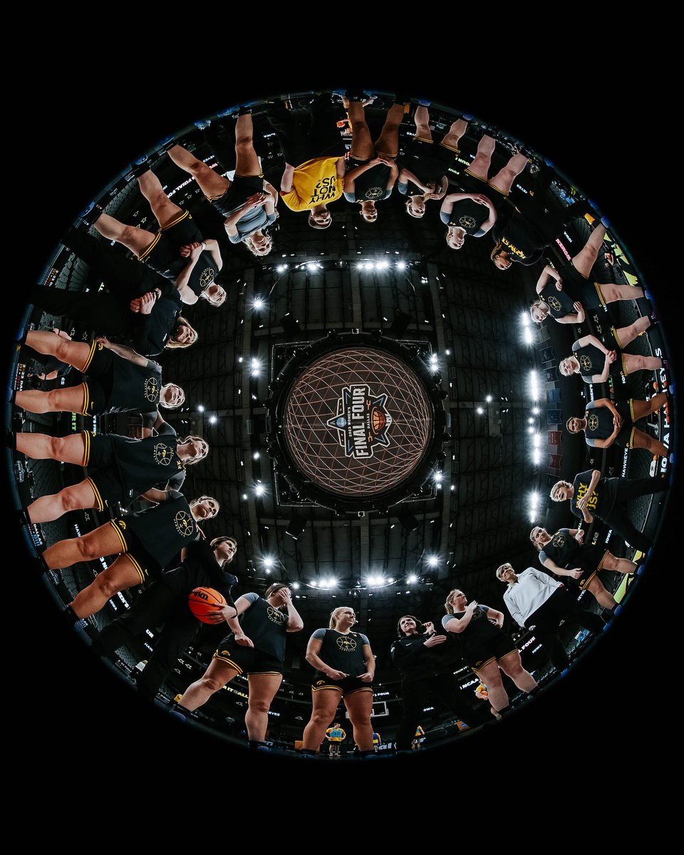 Our Circle >>> 

#Hawkeyes x #WFinalFour