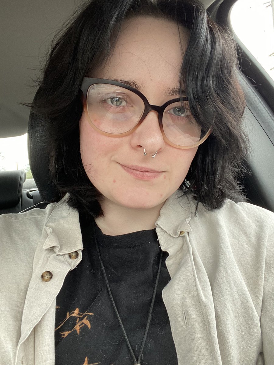 CauseCommotions's tweet photo. Celebrating Trans Day of Visibility by fully coming out: hi Twitter. I’m trans. My name is Casek (like “KAZ-eck”), or Caz if you prefer. My pronouns are they/he/she. (1/?) https://t.co/DzNZNj9qKc