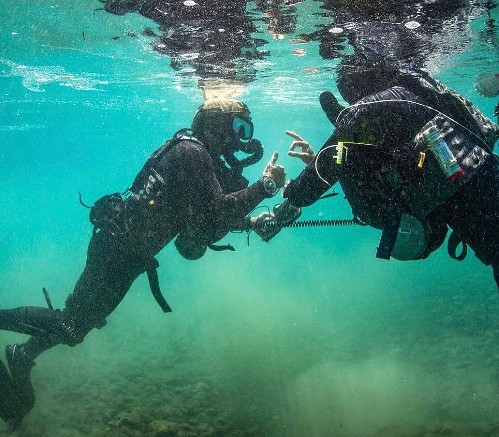 Patriot3Inc's tweet photo. #FrogmanFriday w/#JETBOOTS Diver Propulsion Systems!
•
Sailors assigned to
#NavalSpecialWarfare fly through the water using cutting edge diver propulsion devices during high-altitude dive training.

#PATRIOT3 #diverpropulsion https://t.co/HR6yDlPGNa